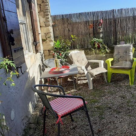 Petite Maison Dans La Campagne A 10 Mn A Pied Du Centre Ville Arles Dış mekan fotoğraf
