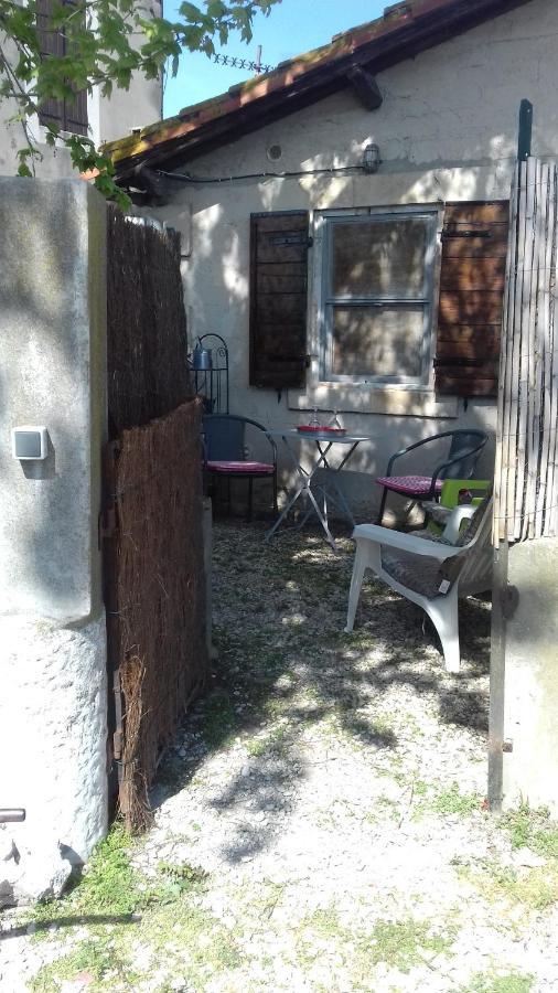 Petite Maison Dans La Campagne A 10 Mn A Pied Du Centre Ville Arles Dış mekan fotoğraf