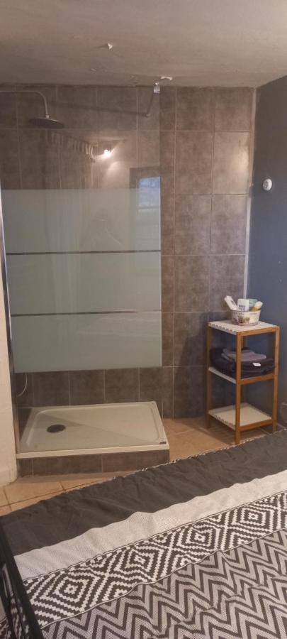 Petite Maison Dans La Campagne A 10 Mn A Pied Du Centre Ville Arles Dış mekan fotoğraf